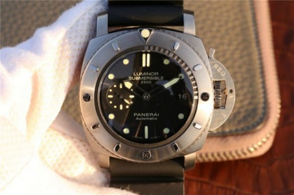 Panerai PAM364 Titanium XF Black Rubber Strap P9000