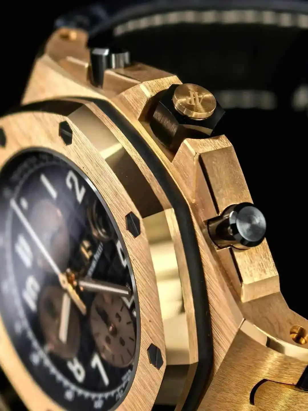 Audemars Piguet Royal Oak Offshore Selfwinding Chronograph Black, Gold 26470OR.OO.A002CR.02 - gallery