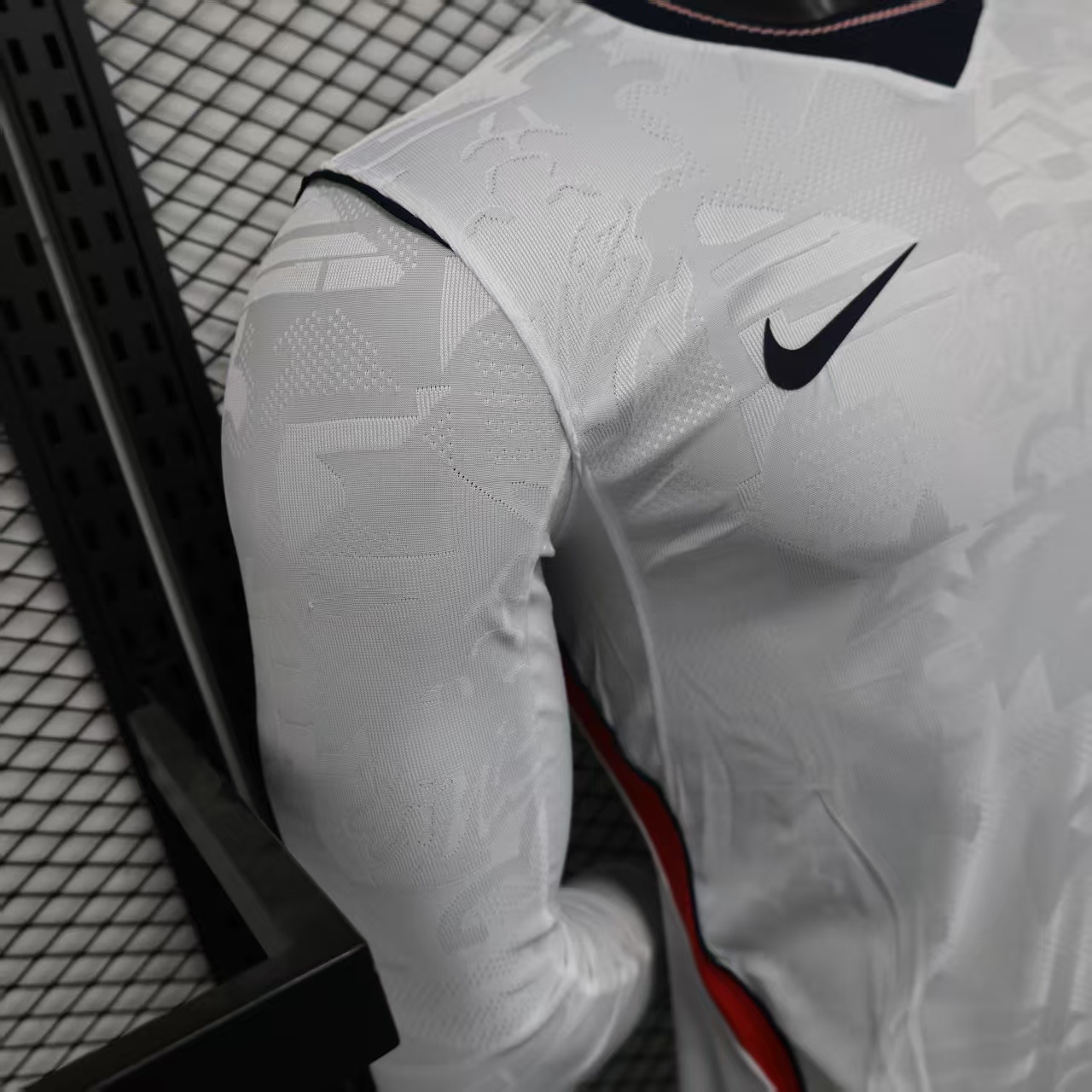 25-26 England Home Soccer Jersey Player Version Long Sleeve - view 9