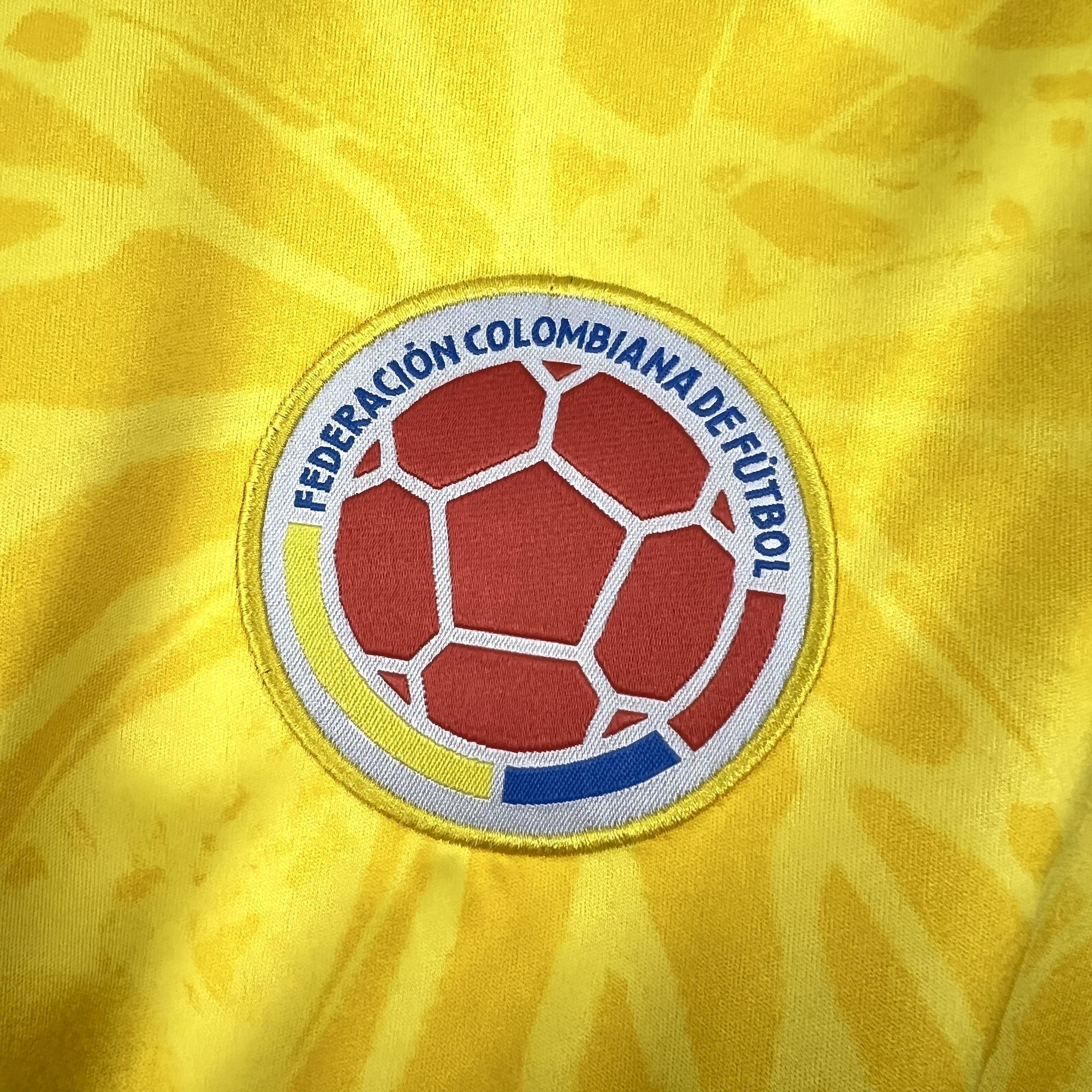 2026 Colombia Home World Cup Soccer Jersey Long Sleeve - view 3