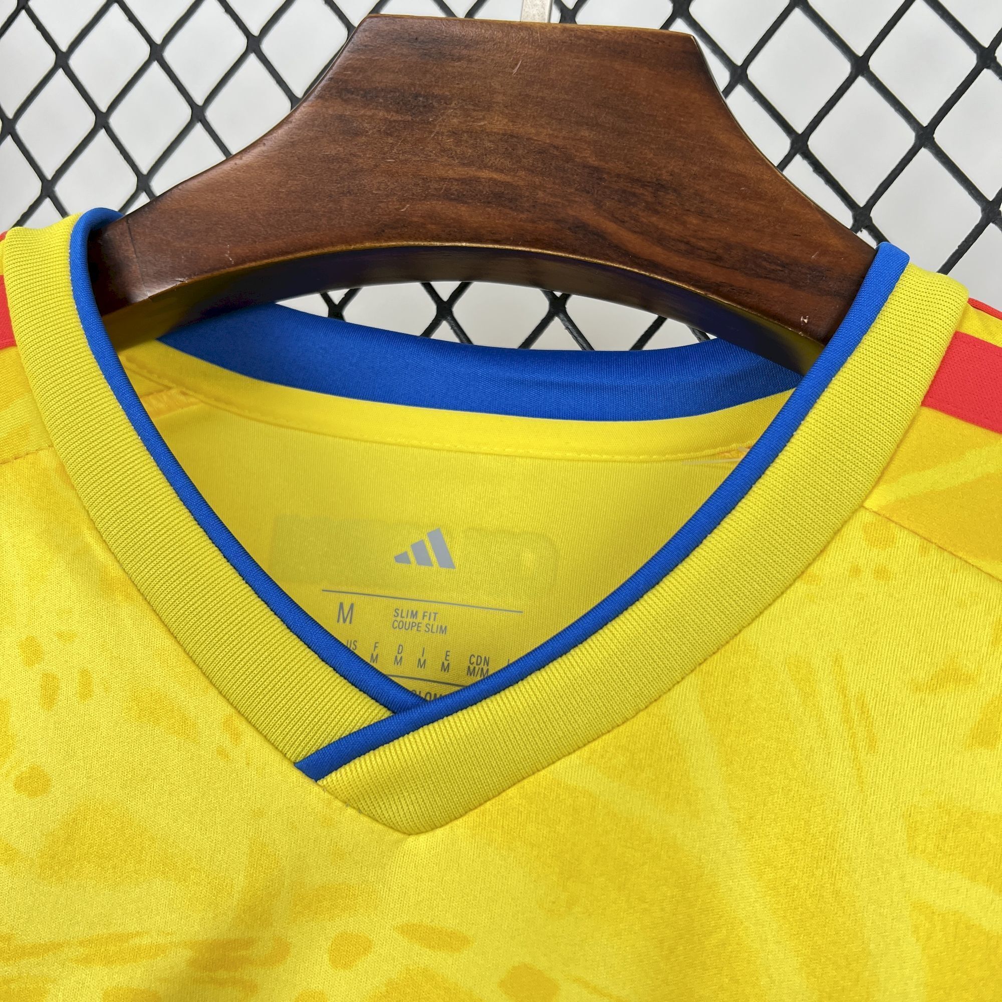 2026 Colombia Home World Cup Soccer Jersey Long Sleeve - view 4