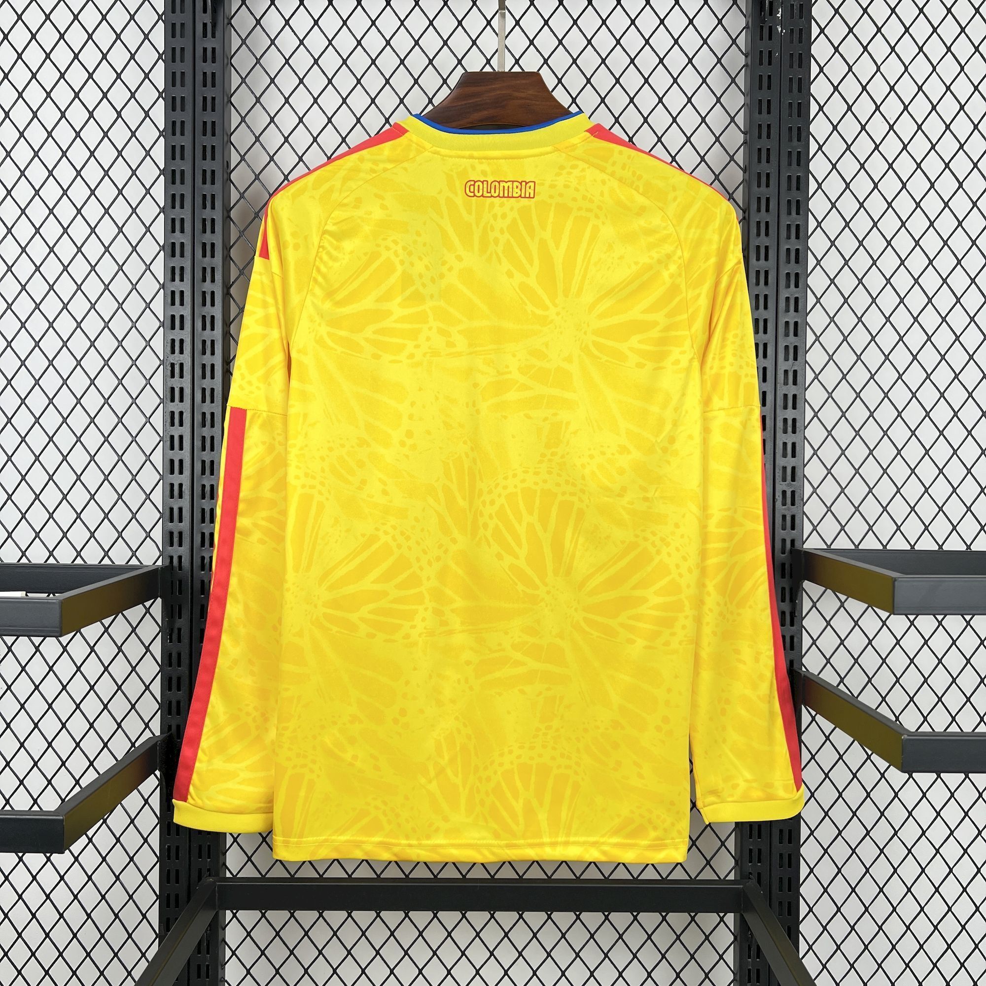 2026 Colombia Home World Cup Soccer Jersey Long Sleeve - view 7