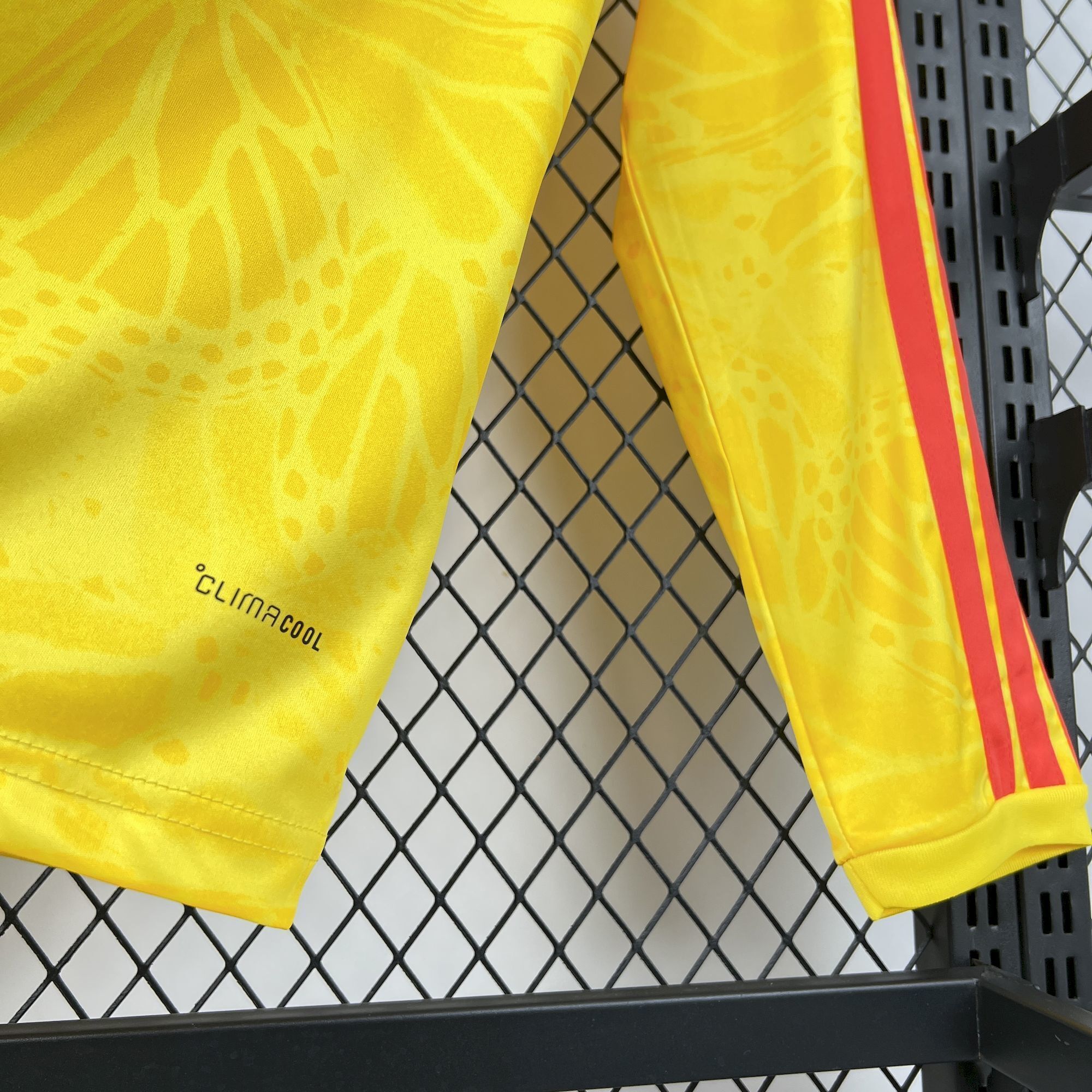 2026 Colombia Home World Cup Soccer Jersey Long Sleeve - view 8
