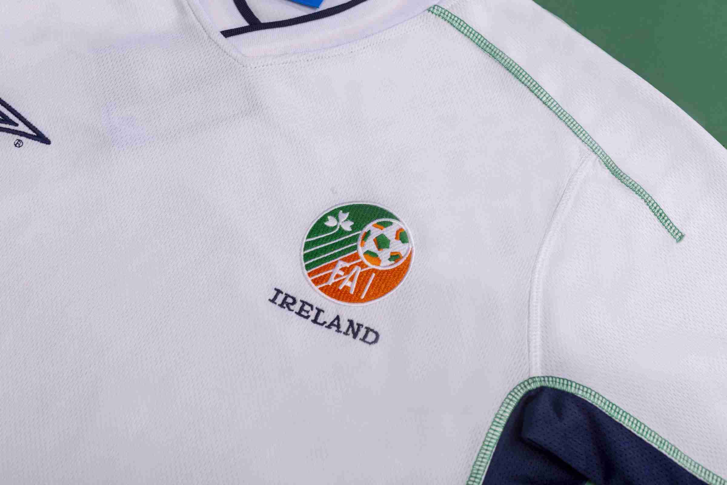2002 Ireland Away Retro Jersey - view 4