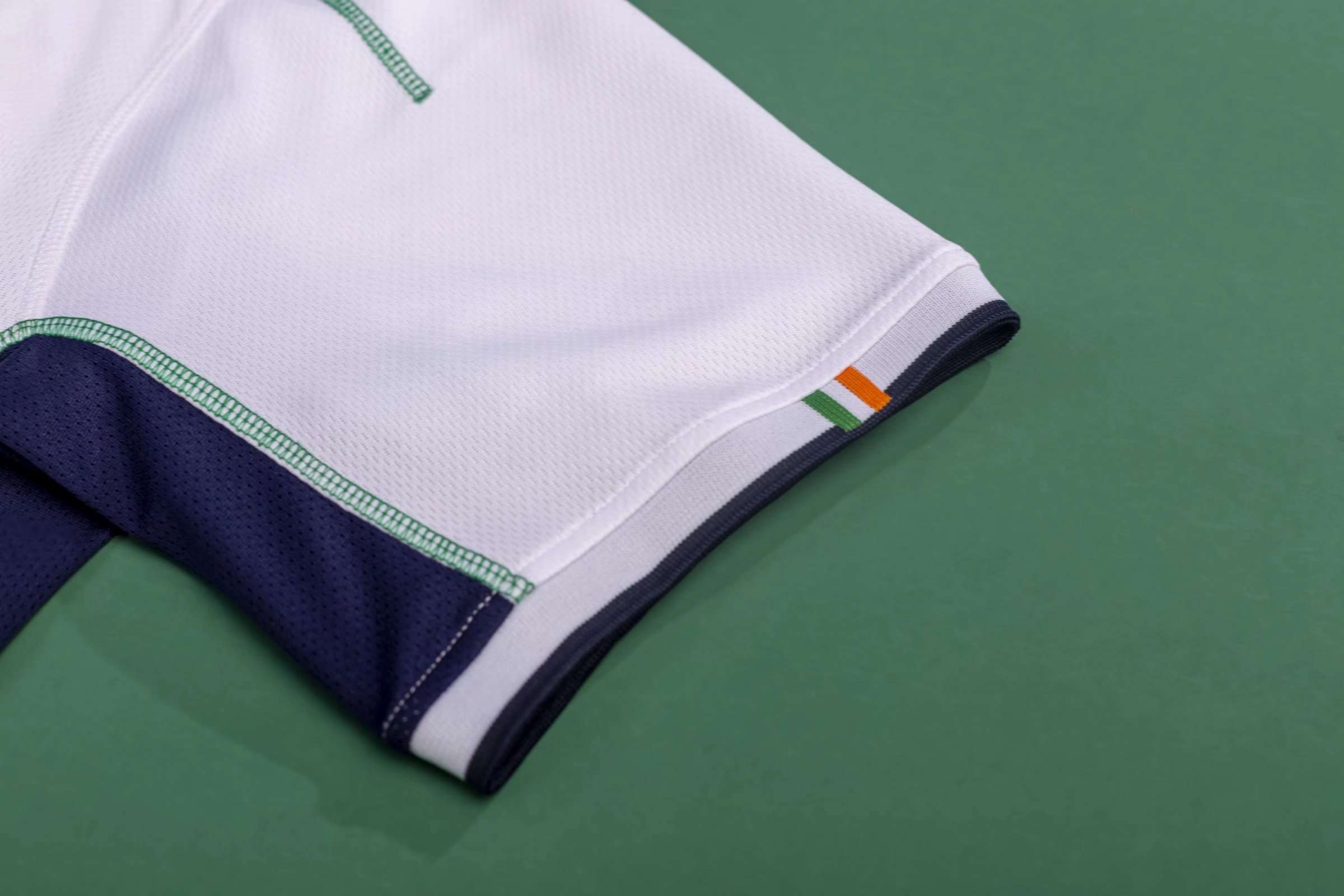 2002 Ireland Away Retro Jersey - view 5