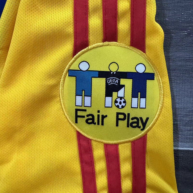 2000 Romania Home Football Retro Jersey - view 6