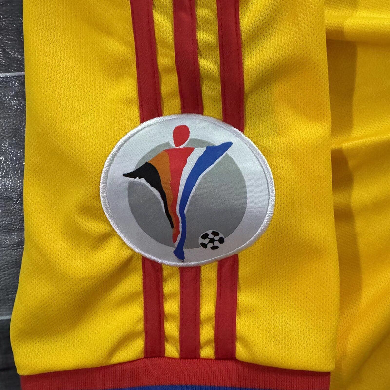 2000 Romania Home Football Retro Jersey - view 10