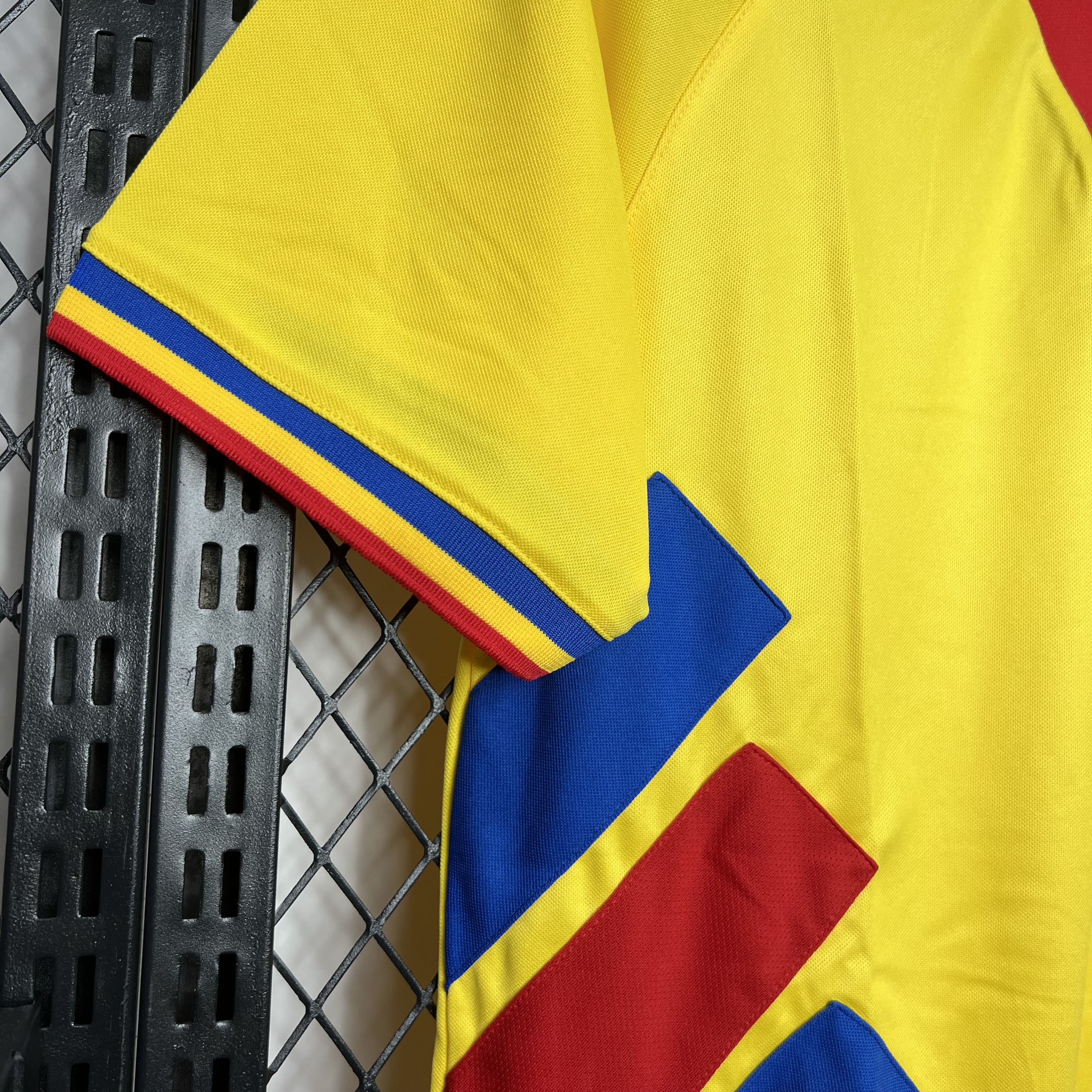 1994 Romania Home Football Retro Jersey - view 6