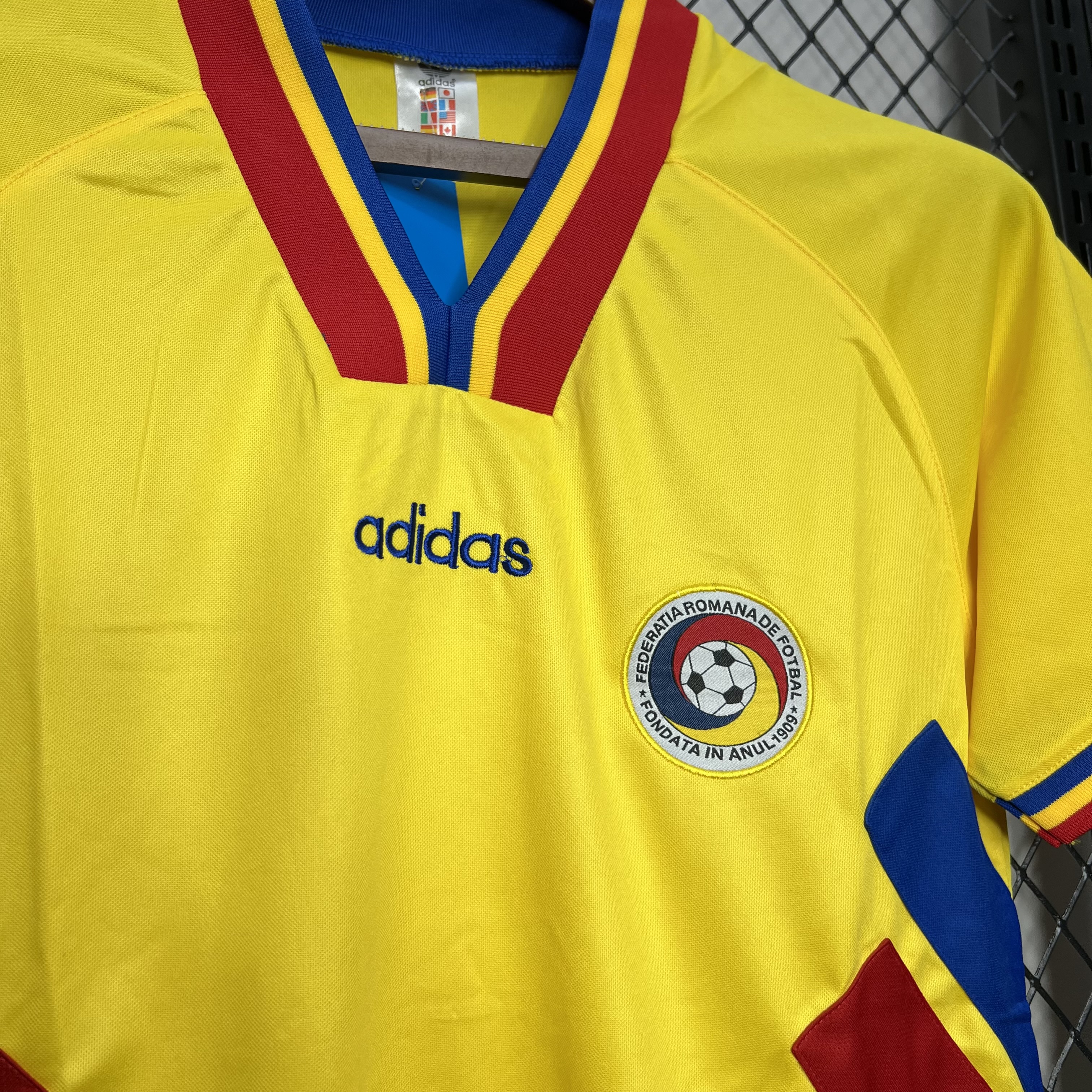 1994 Romania Home Football Retro Jersey - view 7