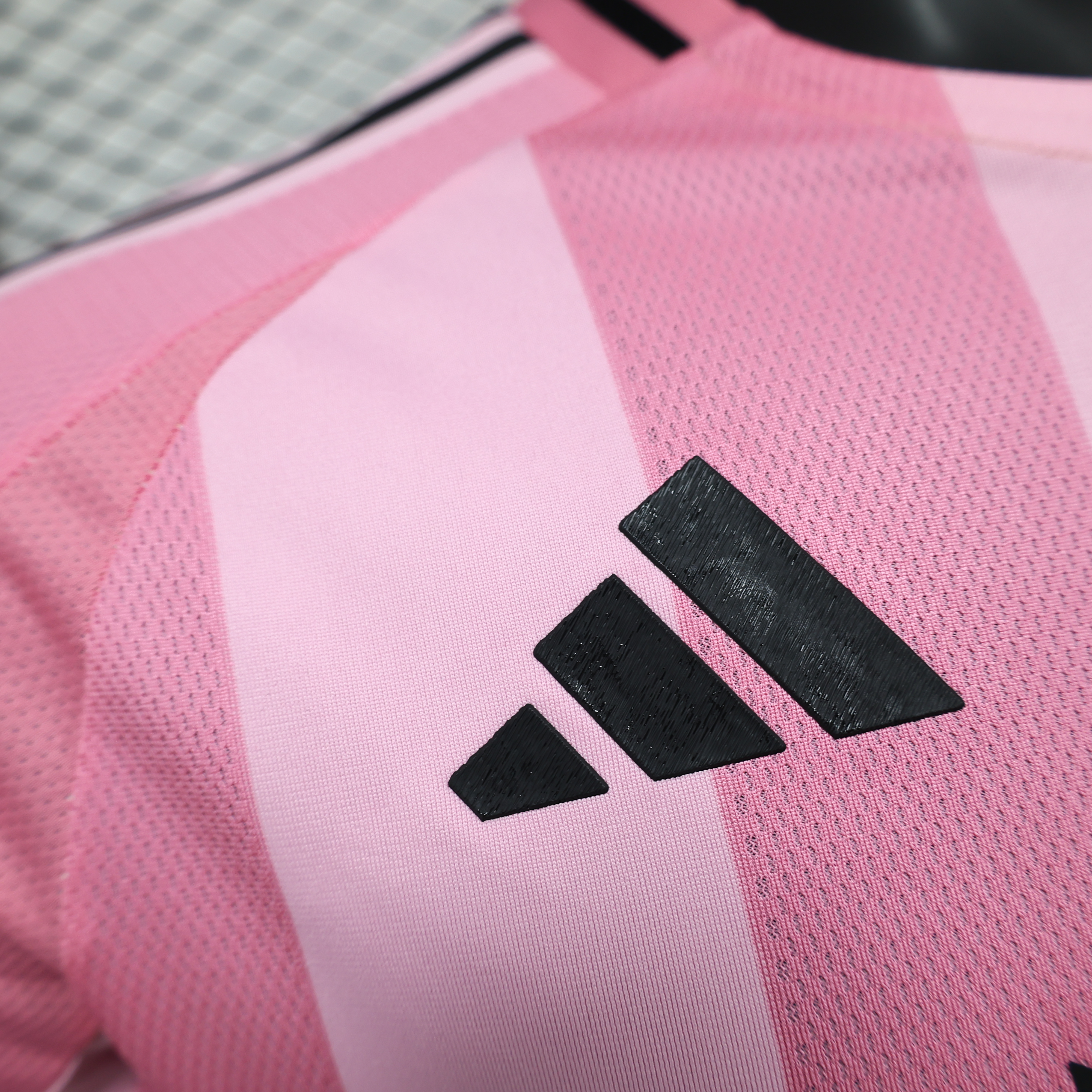 25-26 Inter Miami CF Pink  Soccer Jersey Player Version - view 6