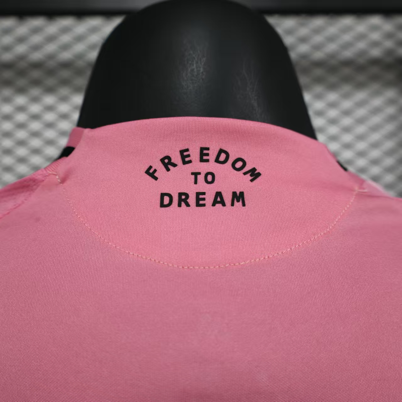 25-26 Inter Miami CF Pink  Soccer Jersey Player Version - view 7