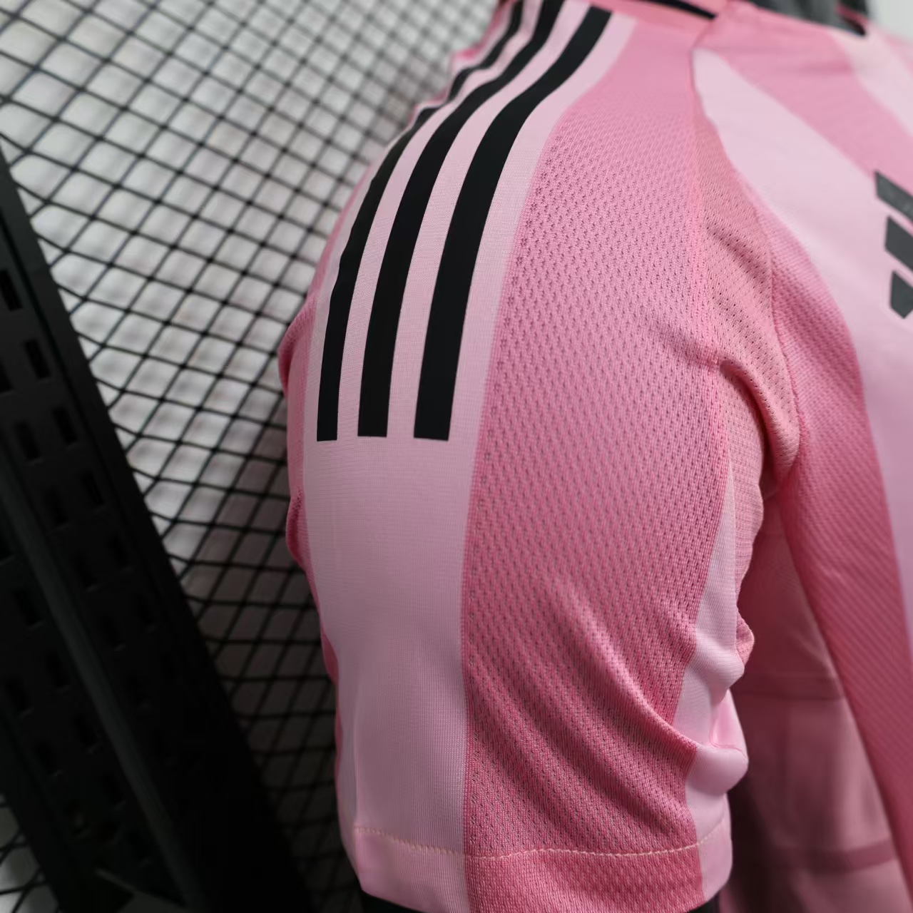 25-26 Inter Miami CF Pink  Soccer Jersey Player Version - view 8