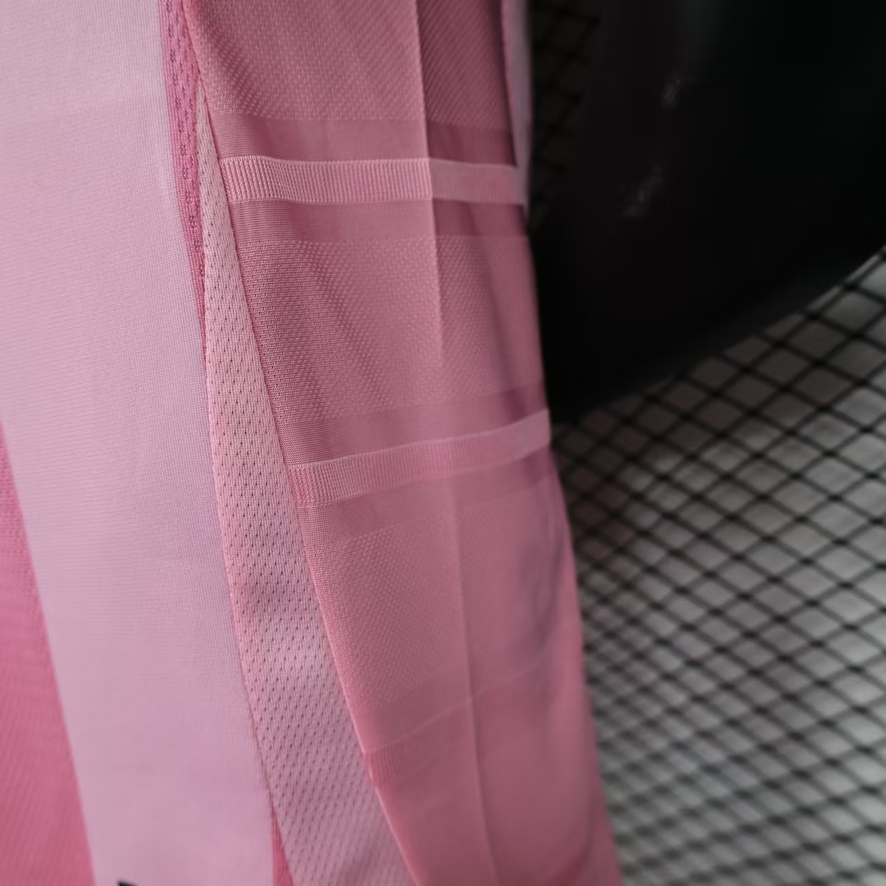 25-26 Inter Miami CF Pink  Soccer Jersey Player Version - view 9