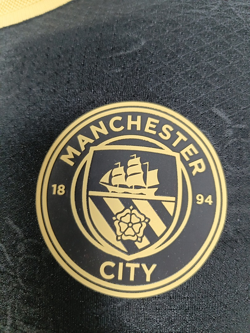 -27 Manchester City Away Jersey - view 5