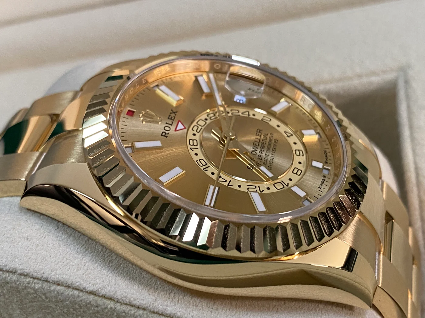 Superclone Rolex Sky-Dweller 42 mm Champagne Dial 336938 - gallery