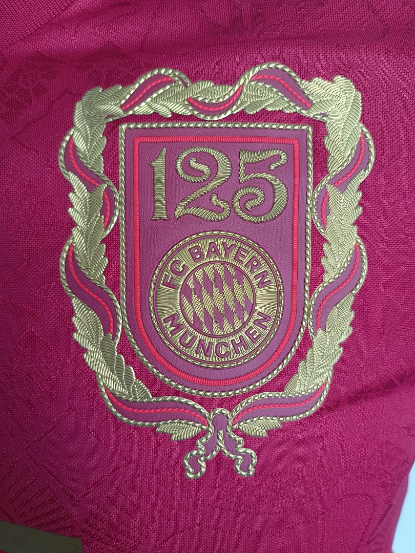 Bayern Munich 125 Anniversary Red - view 3
