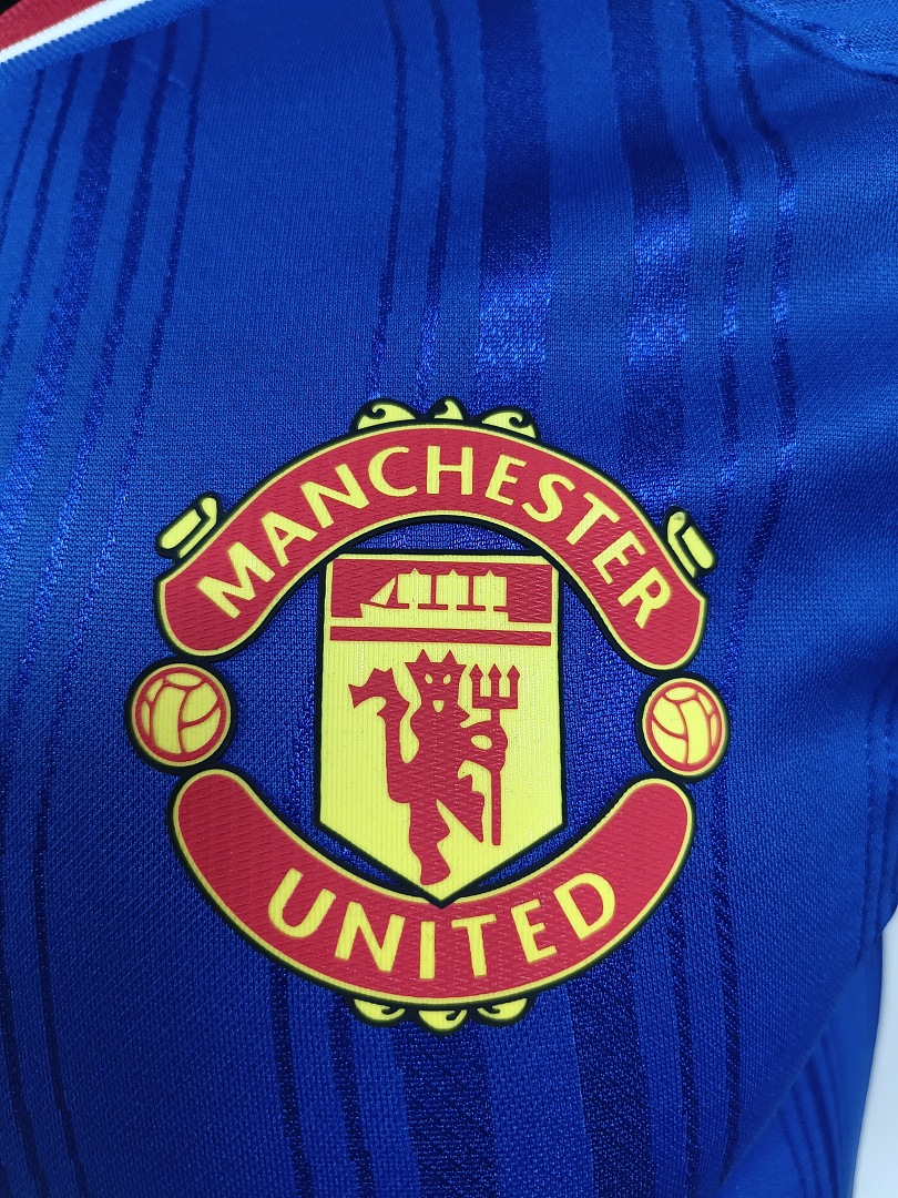 26-27Manchester UnitedAway - view 4