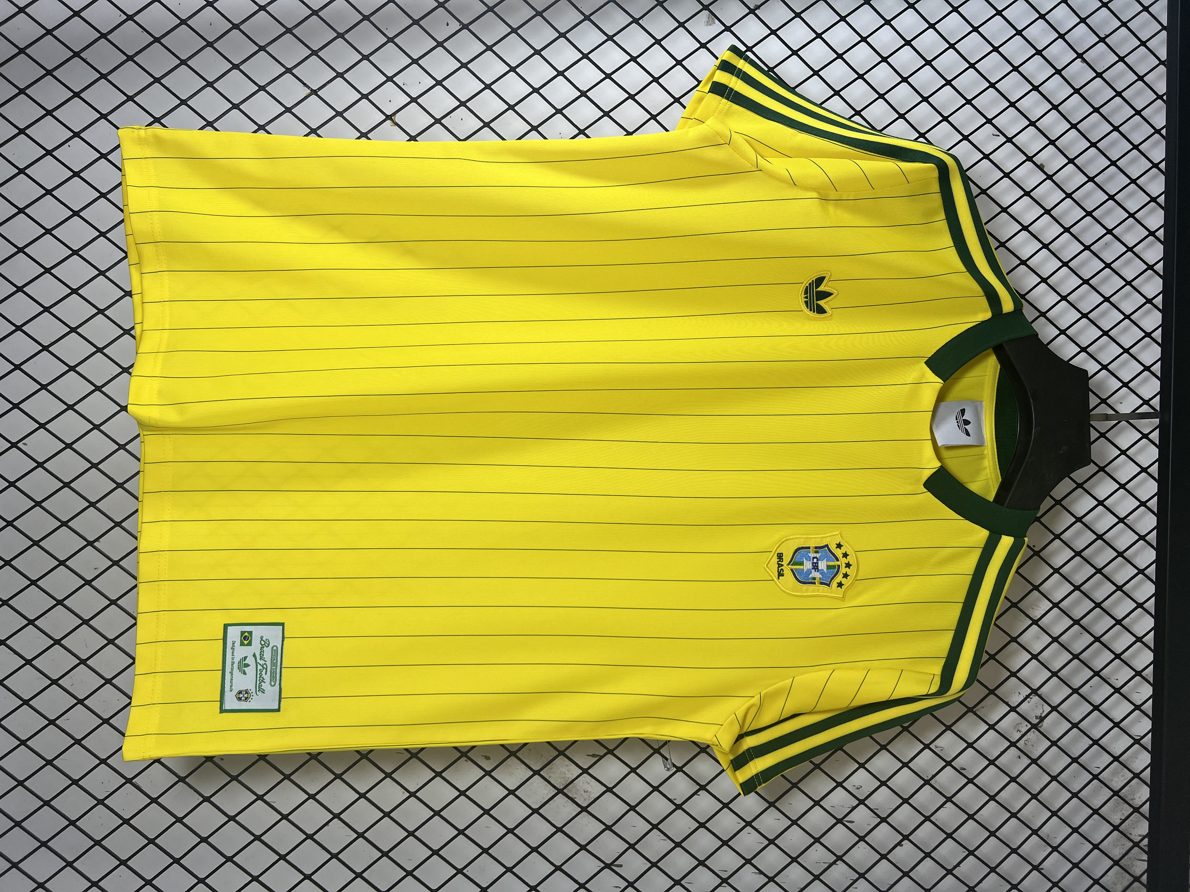 Yellow Brazil Retro - view 3