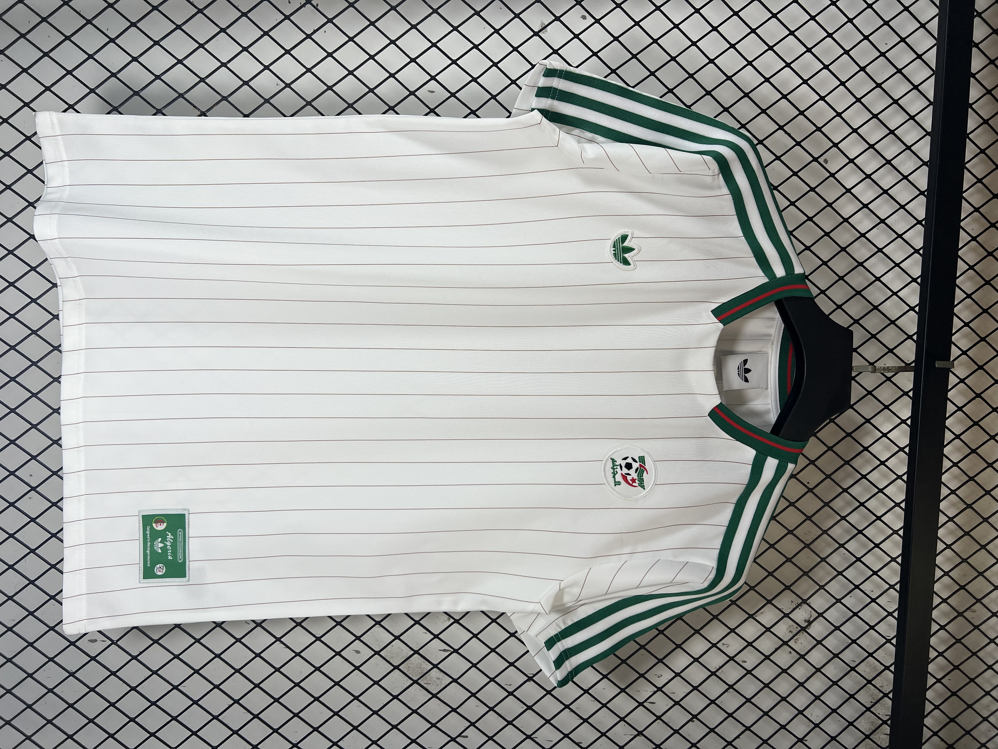 Green Shoulder White Algeria - view 3