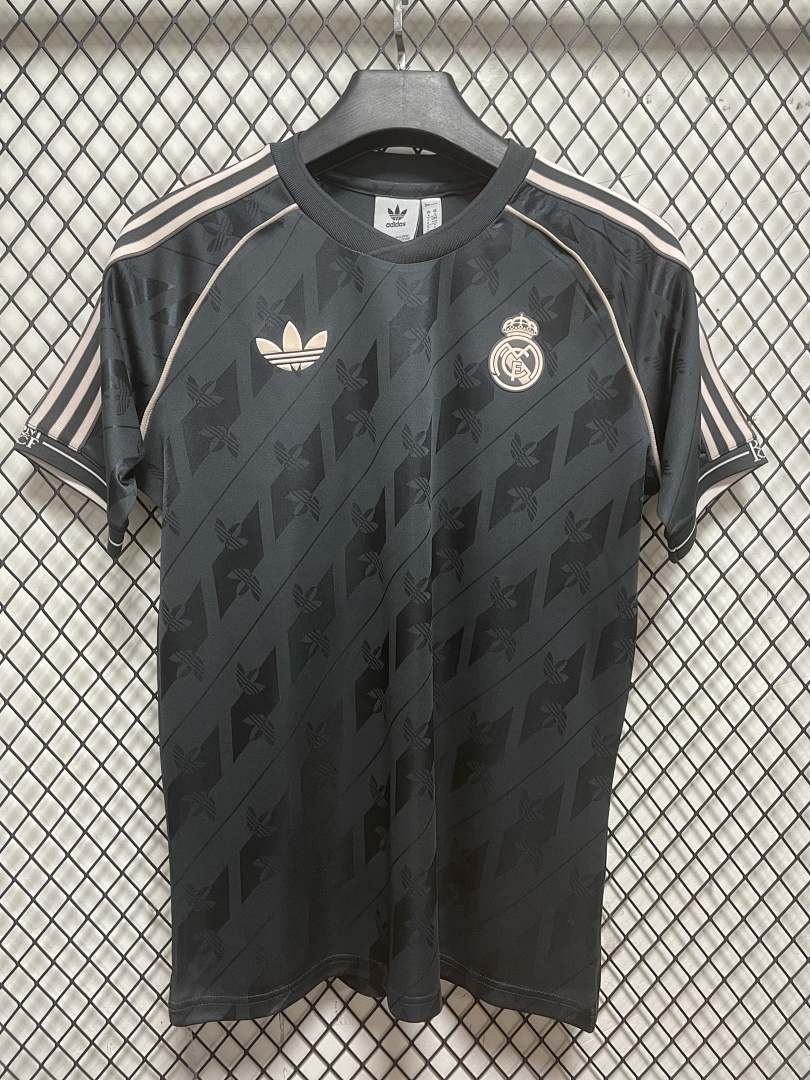 Real Madrid Retro Edition S-4 XL - view 3