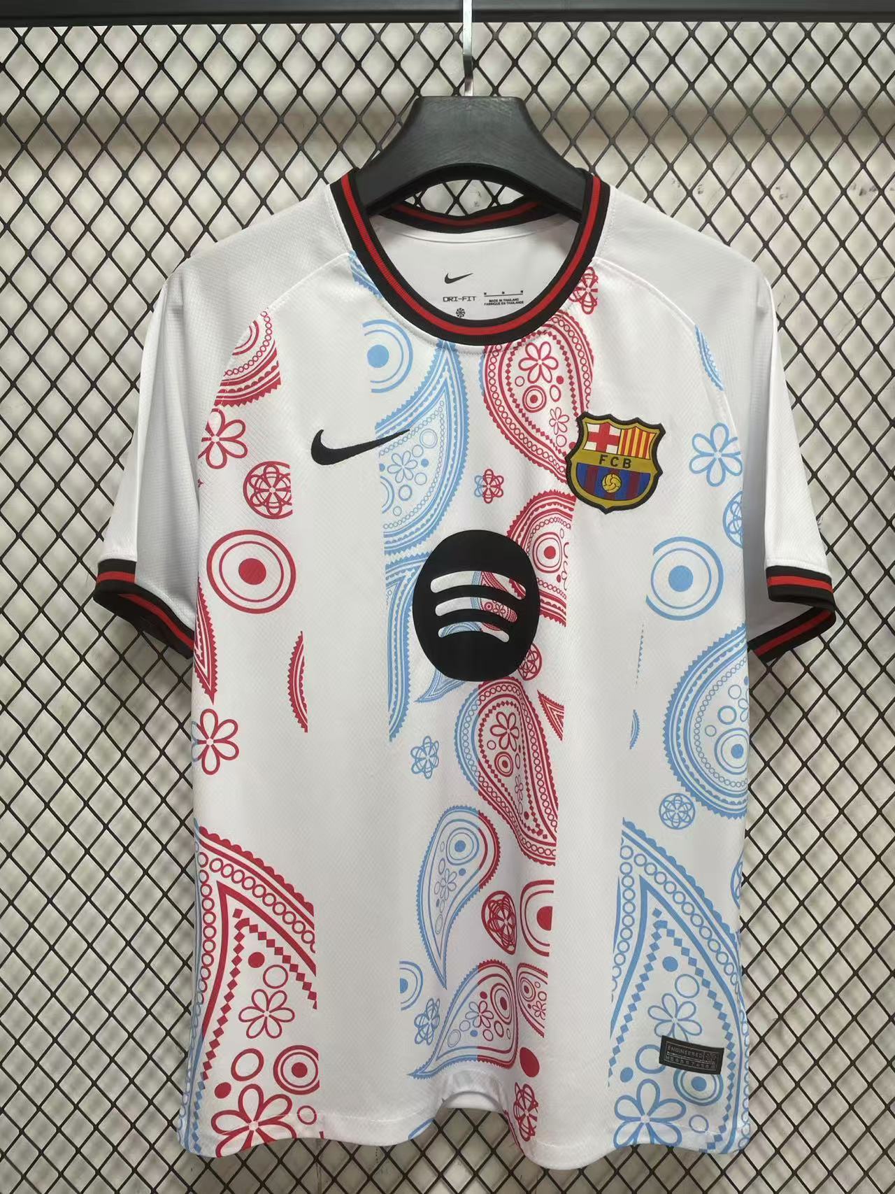 Barcelona White Special Edition S-4 XL