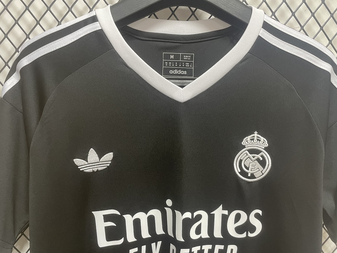 Adidas Football Real Madrid Goalkeeper Jersey S-4 XL vs The Original: A Detailed Comparison