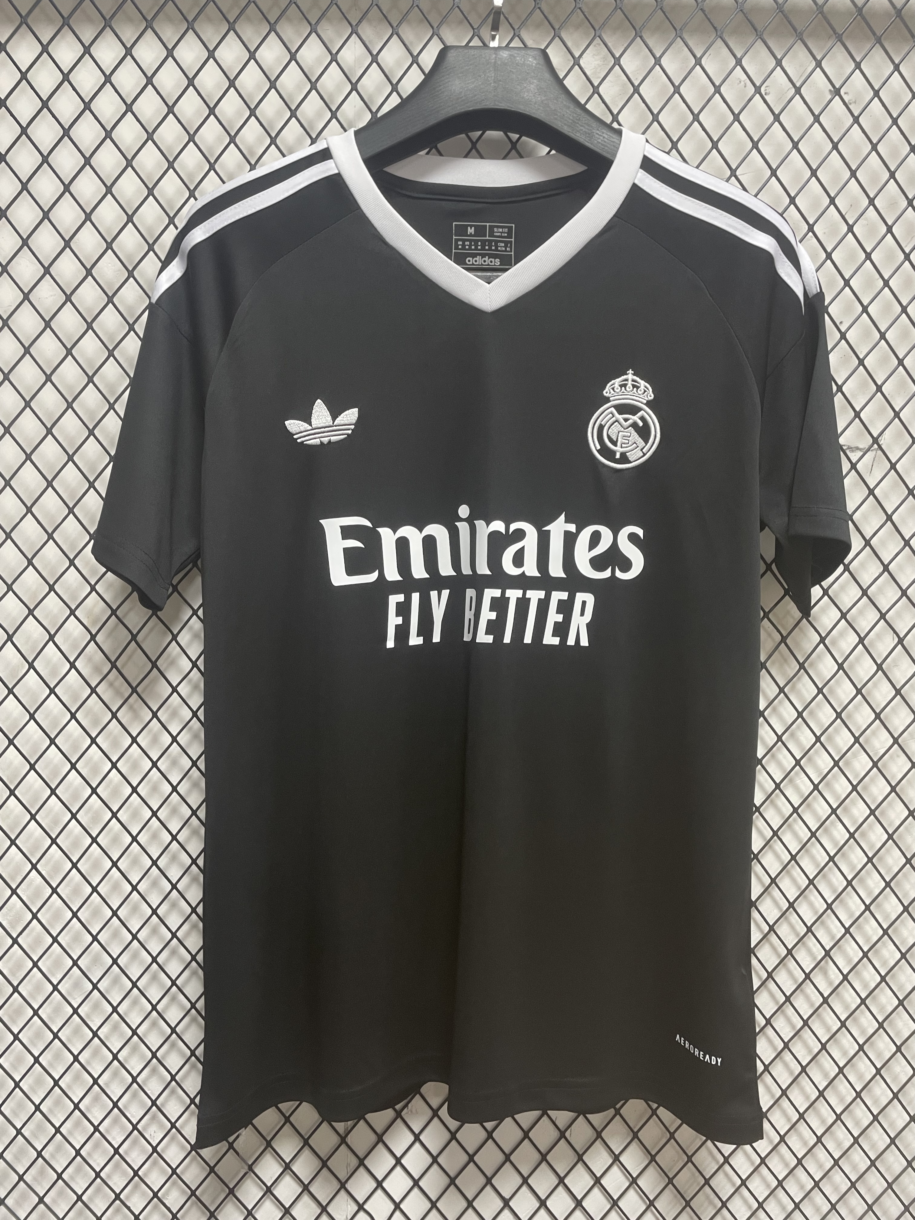 Real Madrid Goalkeeper Jersey S-4 XL - view 3