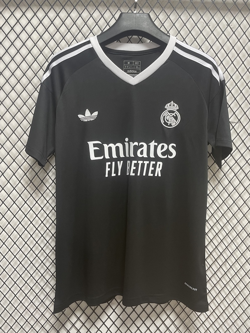 Real Madrid Goalkeeper Jersey S-4 XL - view 4